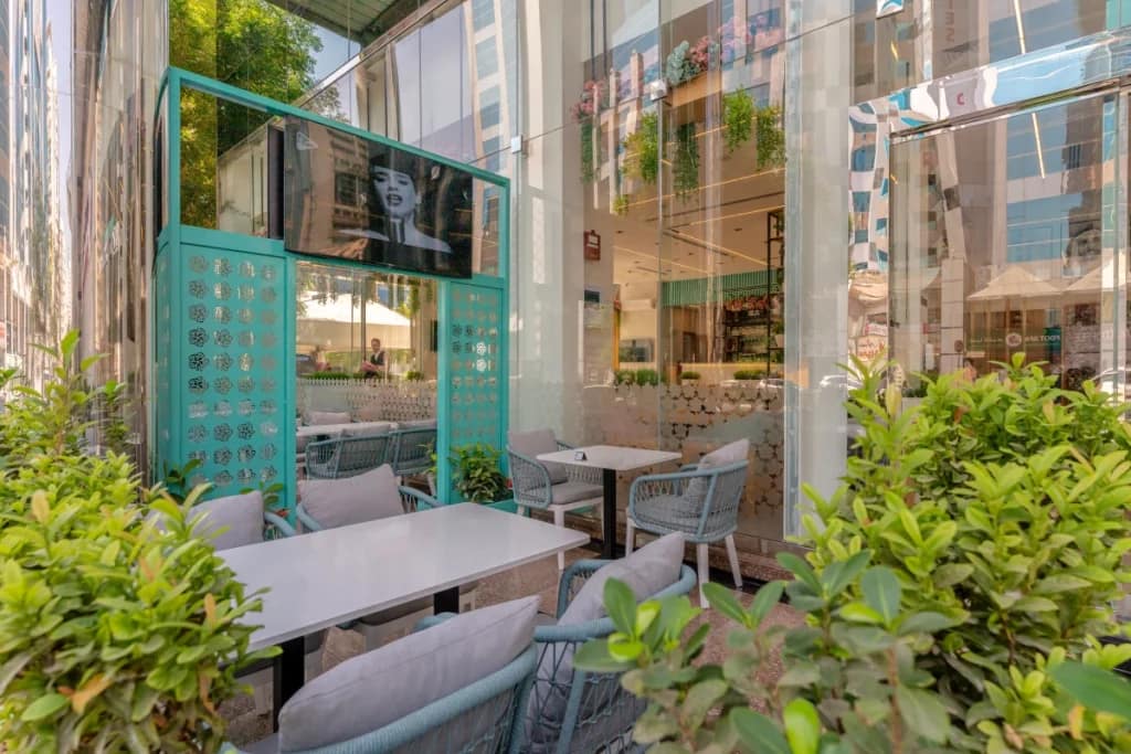 أفضل المطاعم في ديرة دبي: اكتشف تجربة طعام مميزة في قلب المدينة