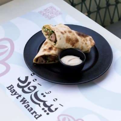 أفضل الأطباق اللبنانية في دبي: رحلة نكهات في بيت ورد