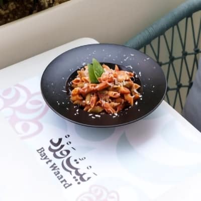 أفضل الأطباق اللبنانية في دبي: رحلة نكهات في بيت ورد